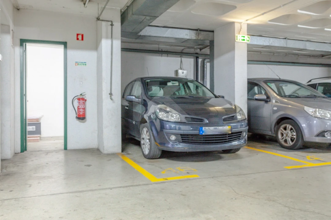 Apartamento T3 para Arrendamento em São Martinho Foto 30