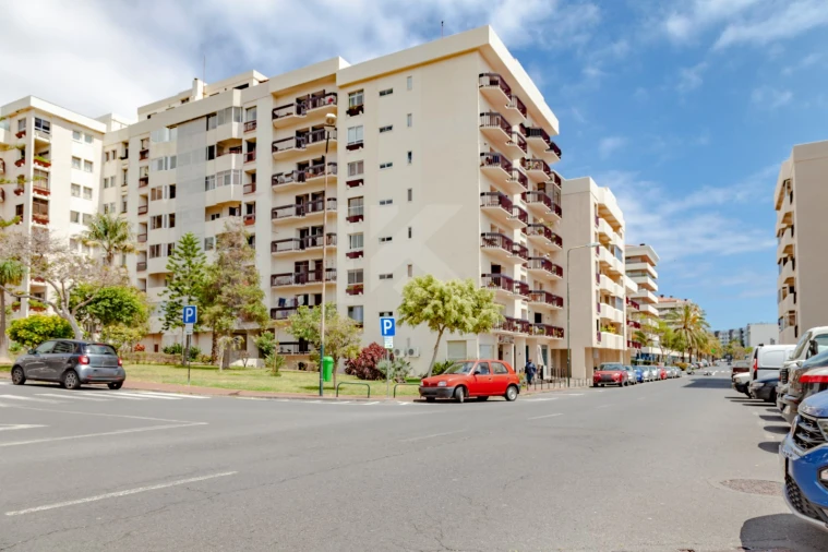 Apartamento T3 para Arrendamento em São Martinho Foto 33