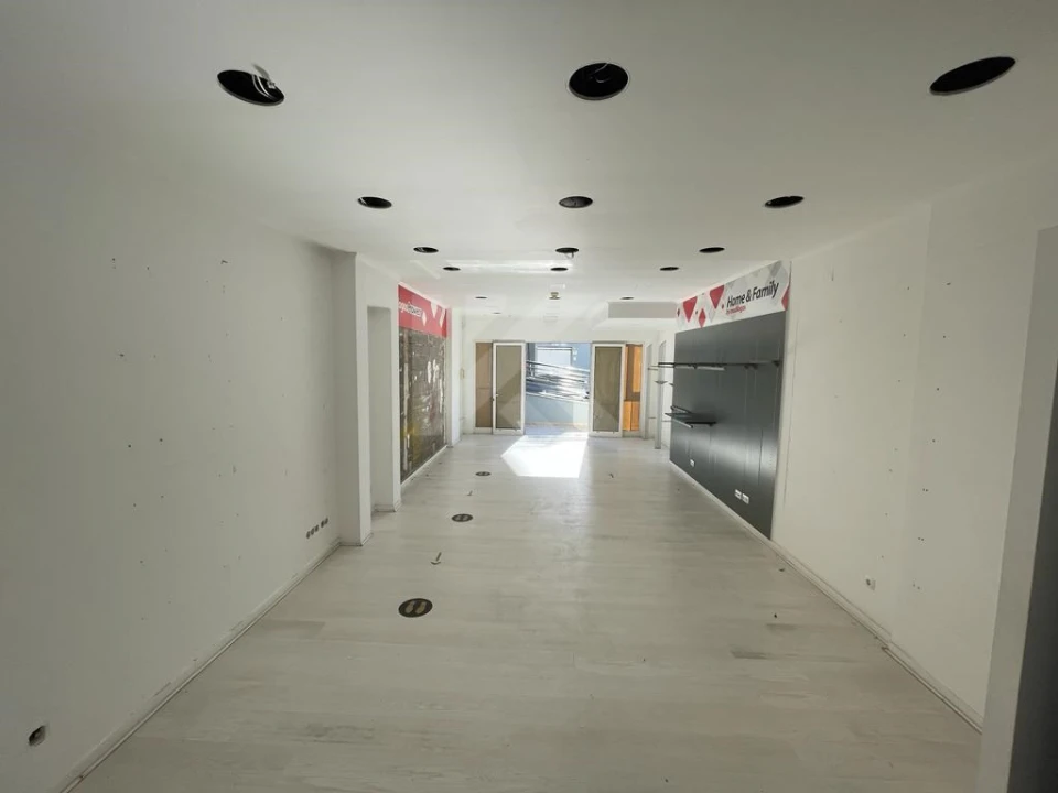 Loja para Arrendamento em São Martinho Foto 11