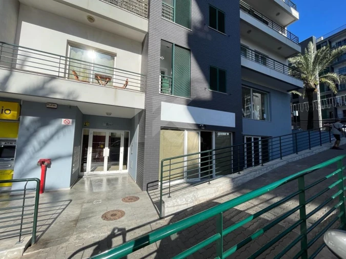 Loja para Arrendamento em São Martinho