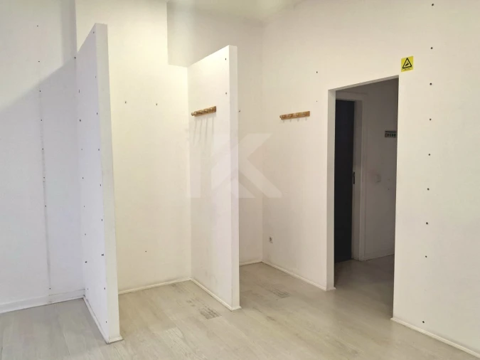 Loja para Arrendamento em São Martinho Foto 6