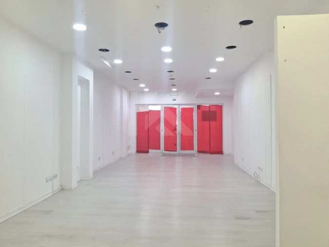 Loja para Arrendamento em São Martinho Foto 4