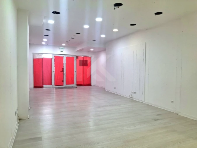 Loja para Arrendamento em São Martinho Foto 5