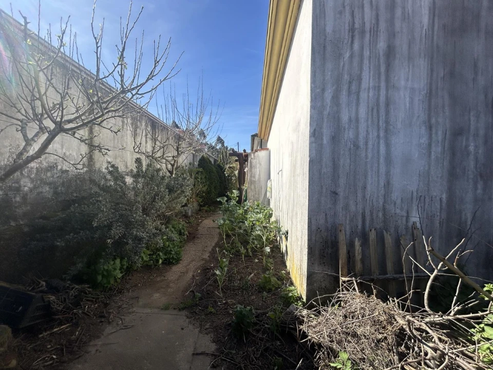 Moradia T3 para Venda em Oiã Foto 34