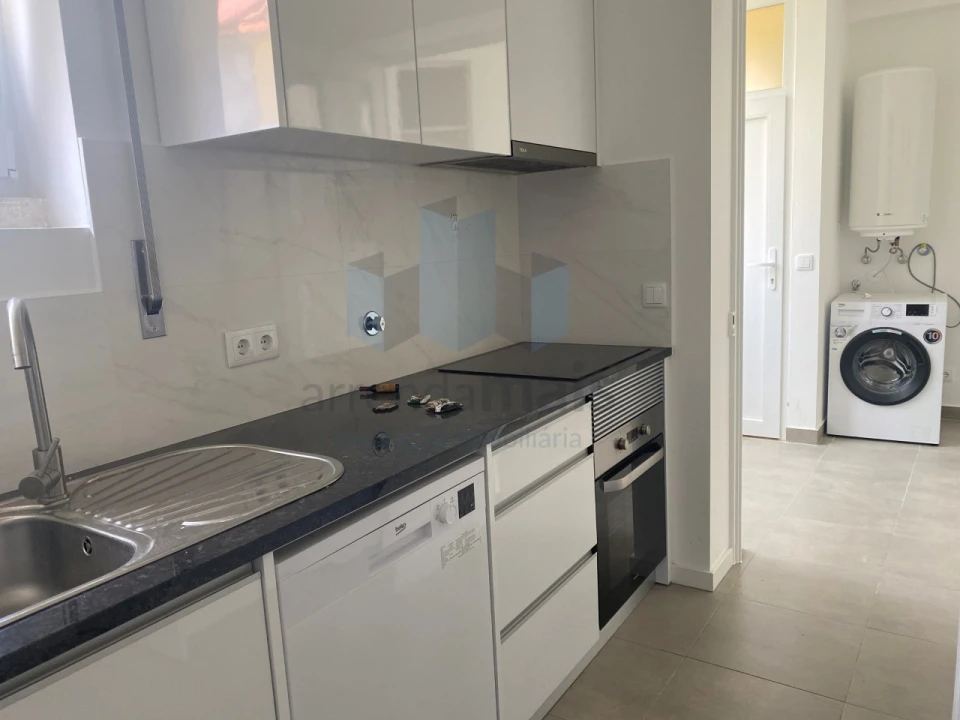 Apartamento T3 para Arrendamento em Santa Clara e Castelo Viegas Foto 3
