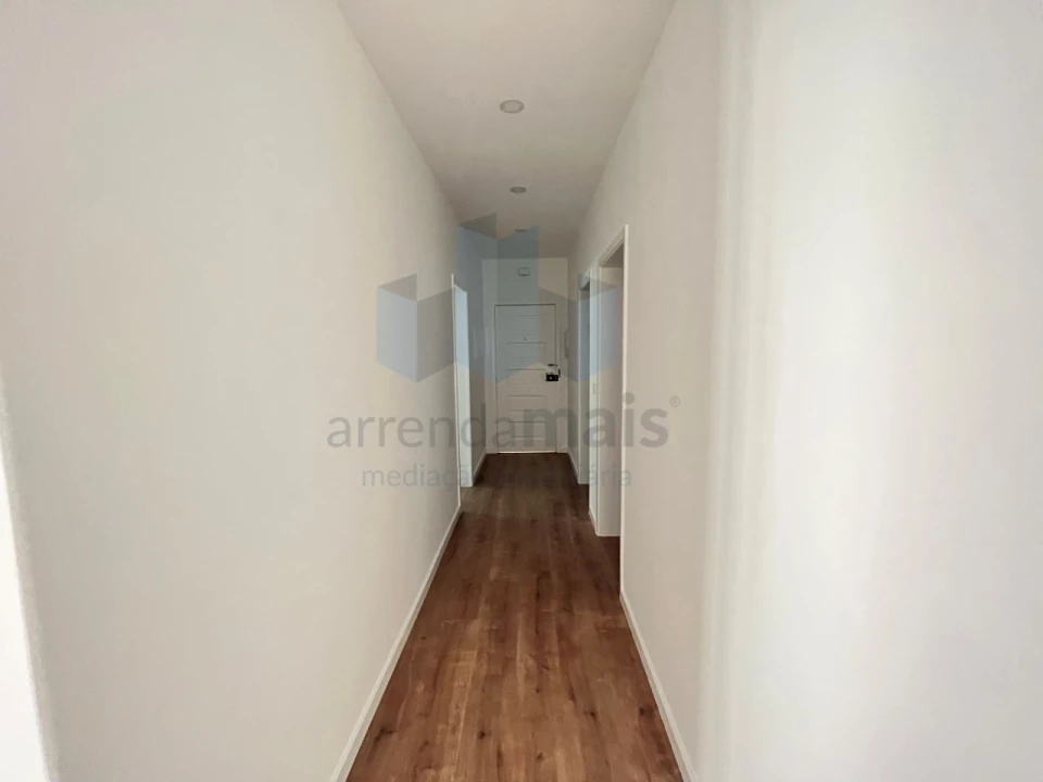Apartamento T3 para Arrendamento em Santa Clara e Castelo Viegas Foto 9