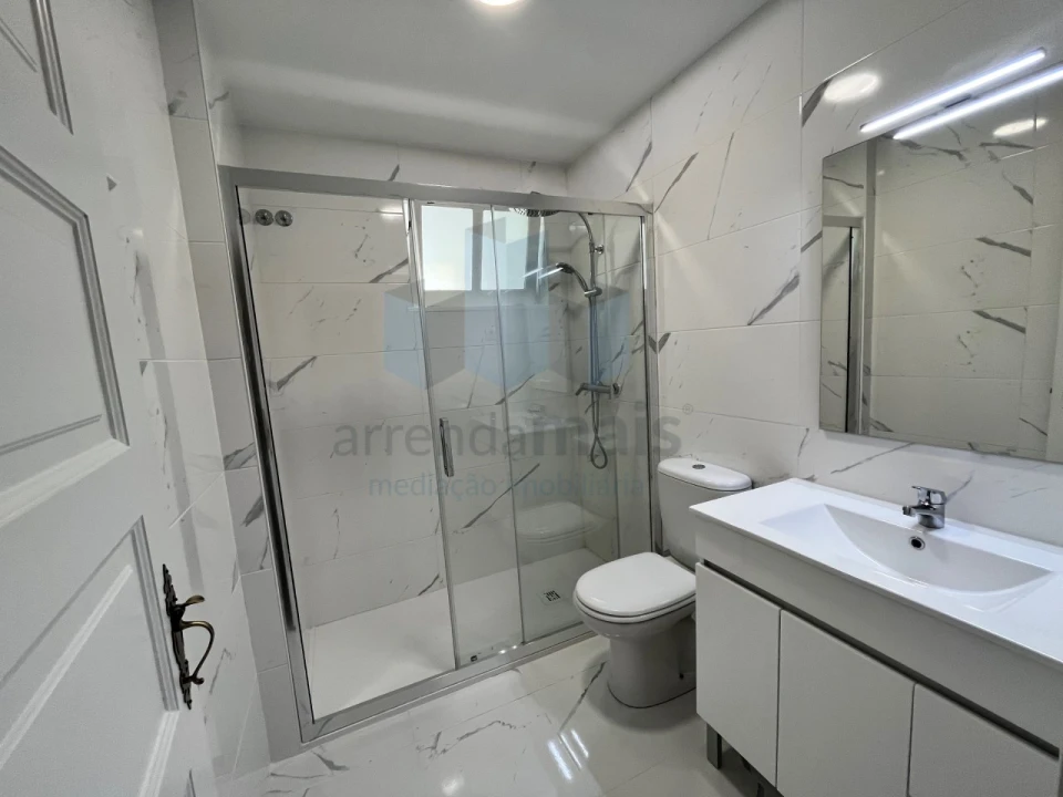 Apartamento T3 para Arrendamento em Santa Clara e Castelo Viegas Foto 13