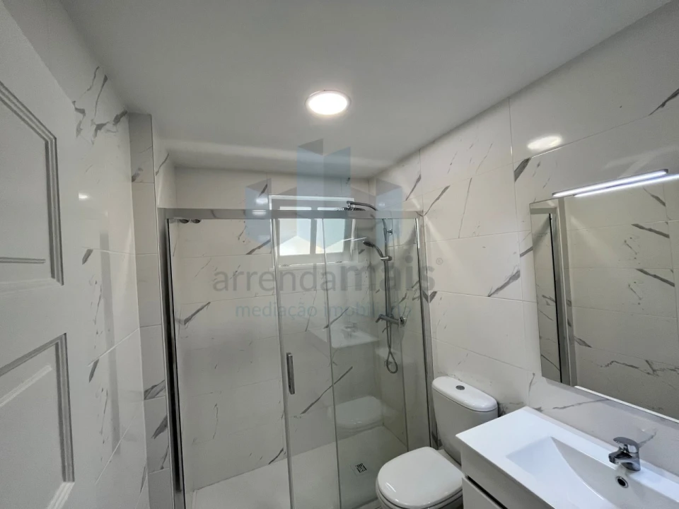 Apartamento T3 para Arrendamento em Santa Clara e Castelo Viegas Foto 15