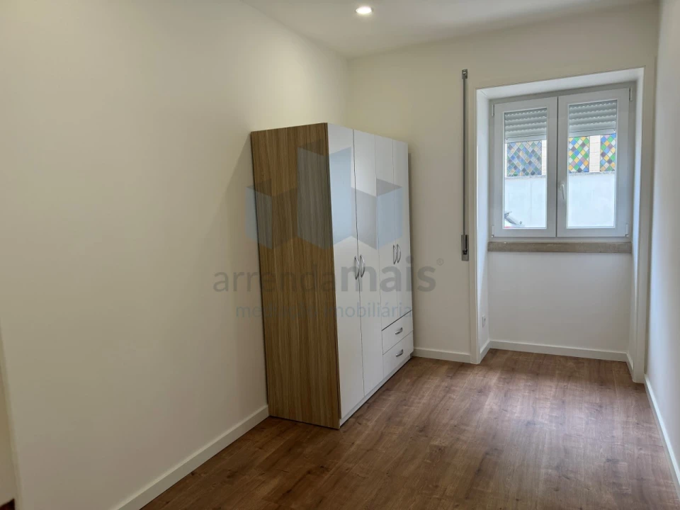 Apartamento T3 para Arrendamento em Santa Clara e Castelo Viegas Foto 19