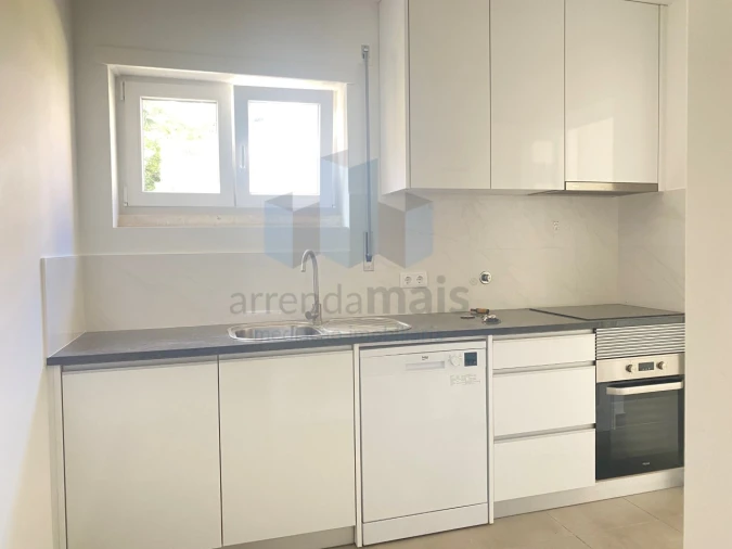 Apartamento T3 para Arrendamento em Santa Clara e Castelo Viegas Foto 2