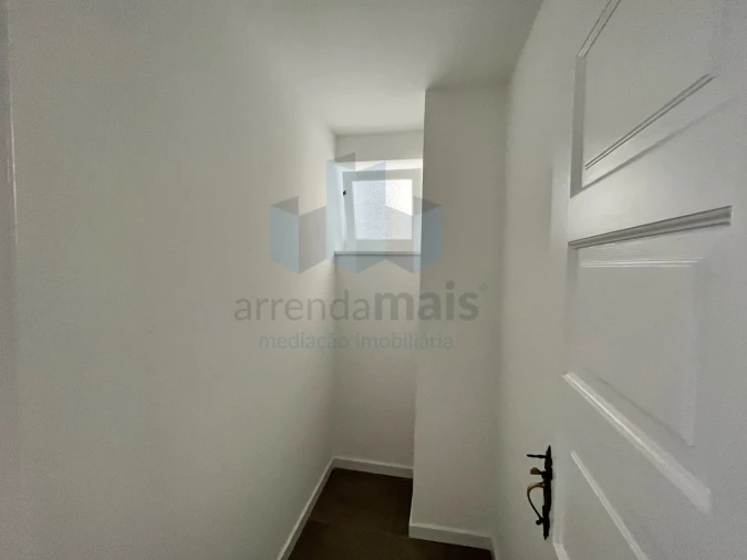 Apartamento T3 para Arrendamento em Santa Clara e Castelo Viegas Foto 4