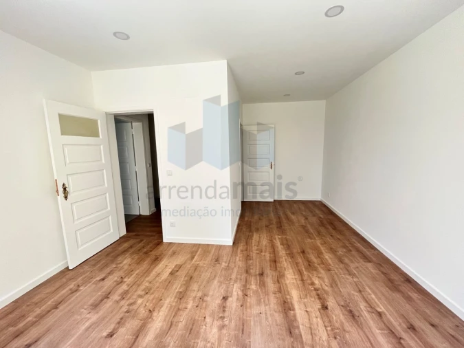 Apartamento T3 para Arrendamento em Santa Clara e Castelo Viegas Foto 6