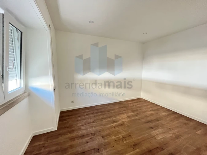 Apartamento T3 para Arrendamento em Santa Clara e Castelo Viegas Foto 10