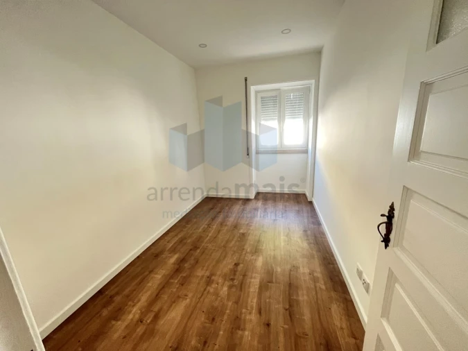 Apartamento T3 para Arrendamento em Santa Clara e Castelo Viegas Foto 12