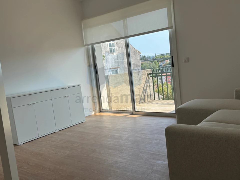 Apartamento T2 para Arrendamento em Sé Nova, Santa Cruz, Almedina e São Bartolomeu Foto 4