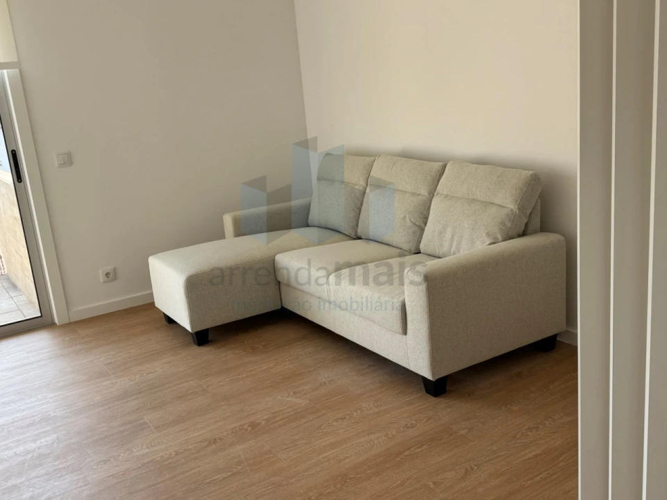 Apartamento T2 para Arrendamento em Sé Nova, Santa Cruz, Almedina e São Bartolomeu Foto 5