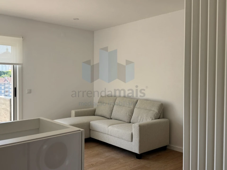 Apartamento T2 para Arrendamento em Sé Nova, Santa Cruz, Almedina e São Bartolomeu Foto 6