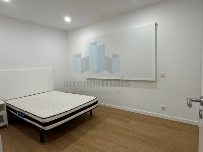 Apartamento T2 para Arrendamento em Sé Nova, Santa Cruz, Almedina e São Bartolomeu Foto 10