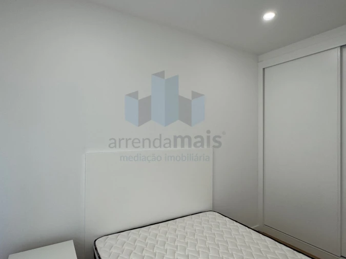 Apartamento T2 para Arrendamento em Sé Nova, Santa Cruz, Almedina e São Bartolomeu Foto 13
