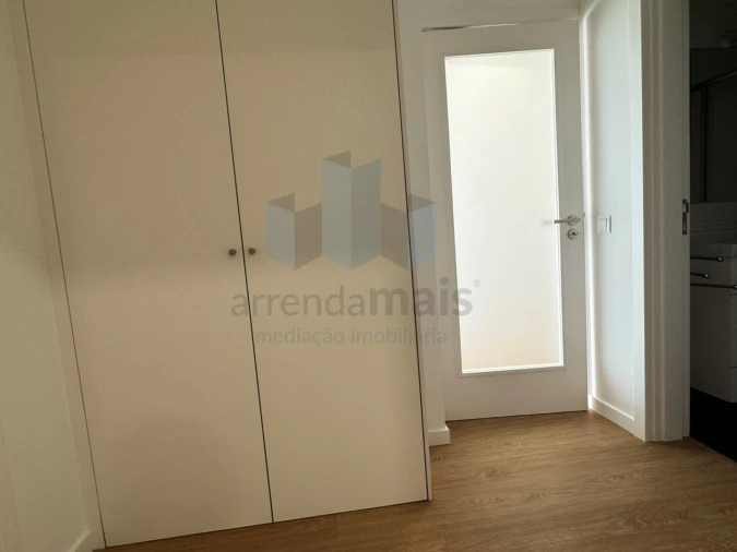 Apartamento T2 para Arrendamento em Sé Nova, Santa Cruz, Almedina e São Bartolomeu Foto 14