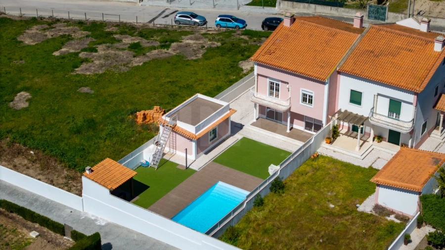 Moradia T4 para Venda em A dos Cunhados e Maceira Foto 2