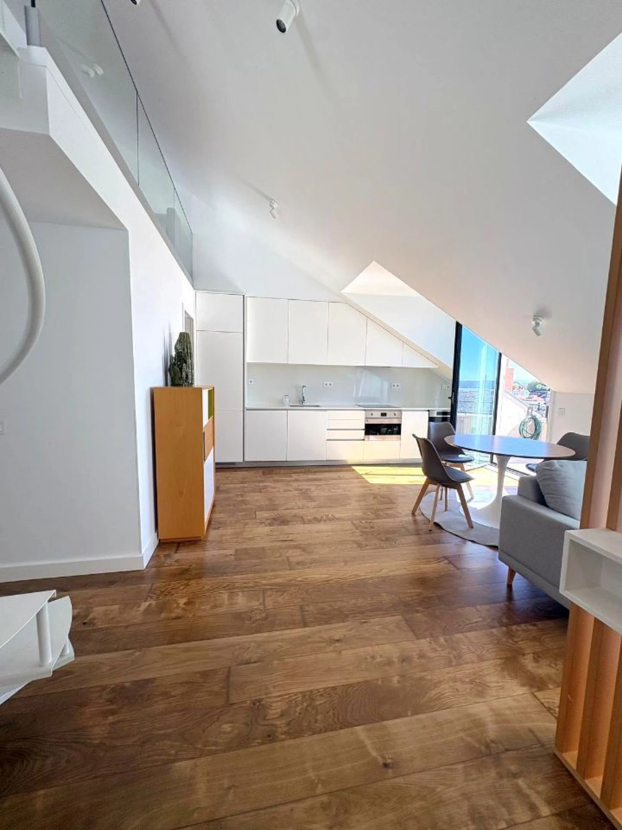 Apartamento T1 para Arrendamento em São Vicente Foto 6