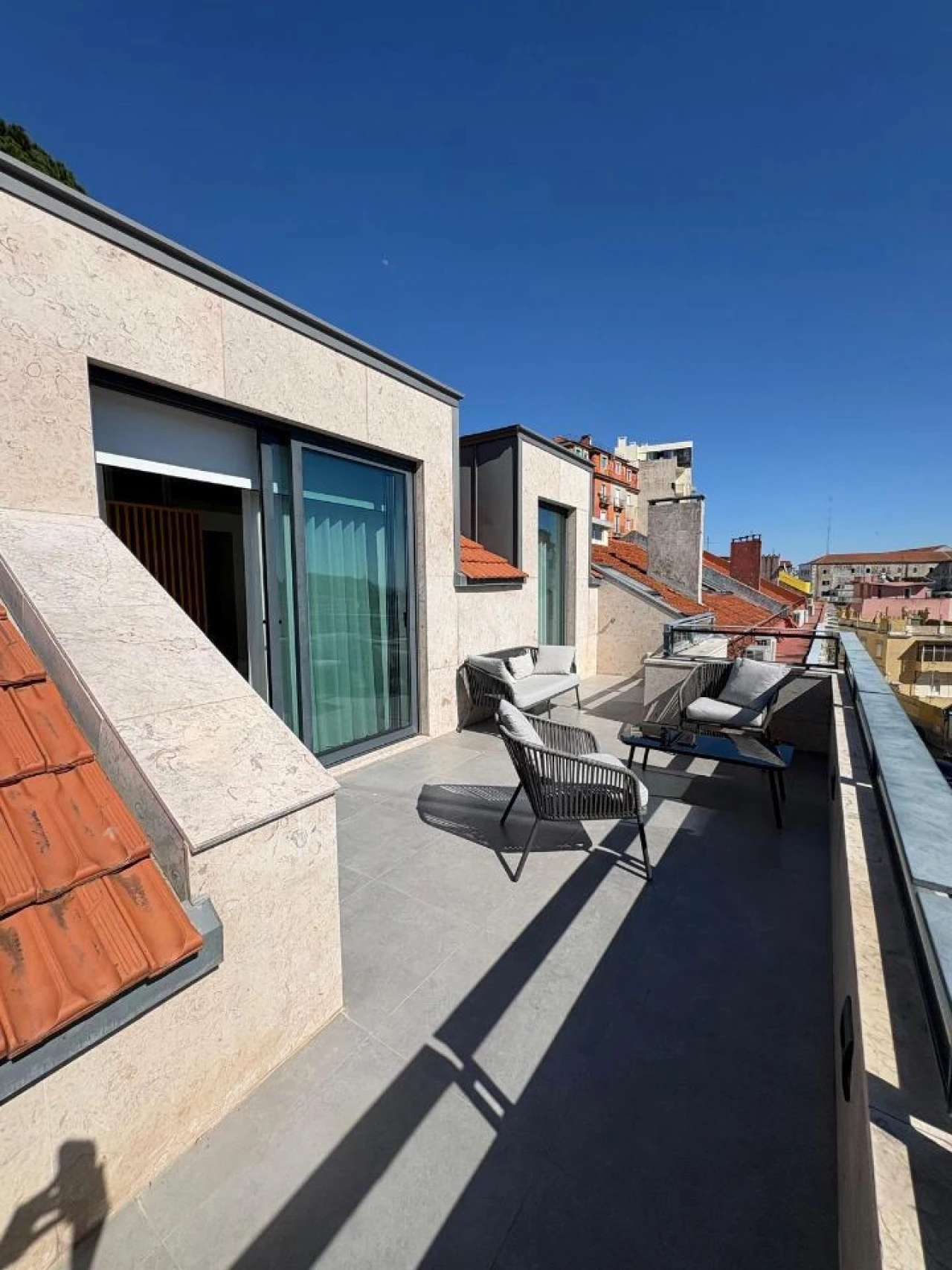 Apartamento T1 para Arrendamento em São Vicente Foto 2