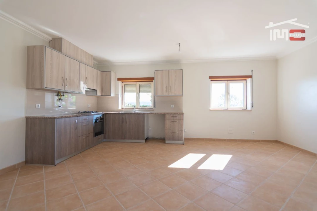 Moradia T3 para Arrendamento em Atouguia Foto 1