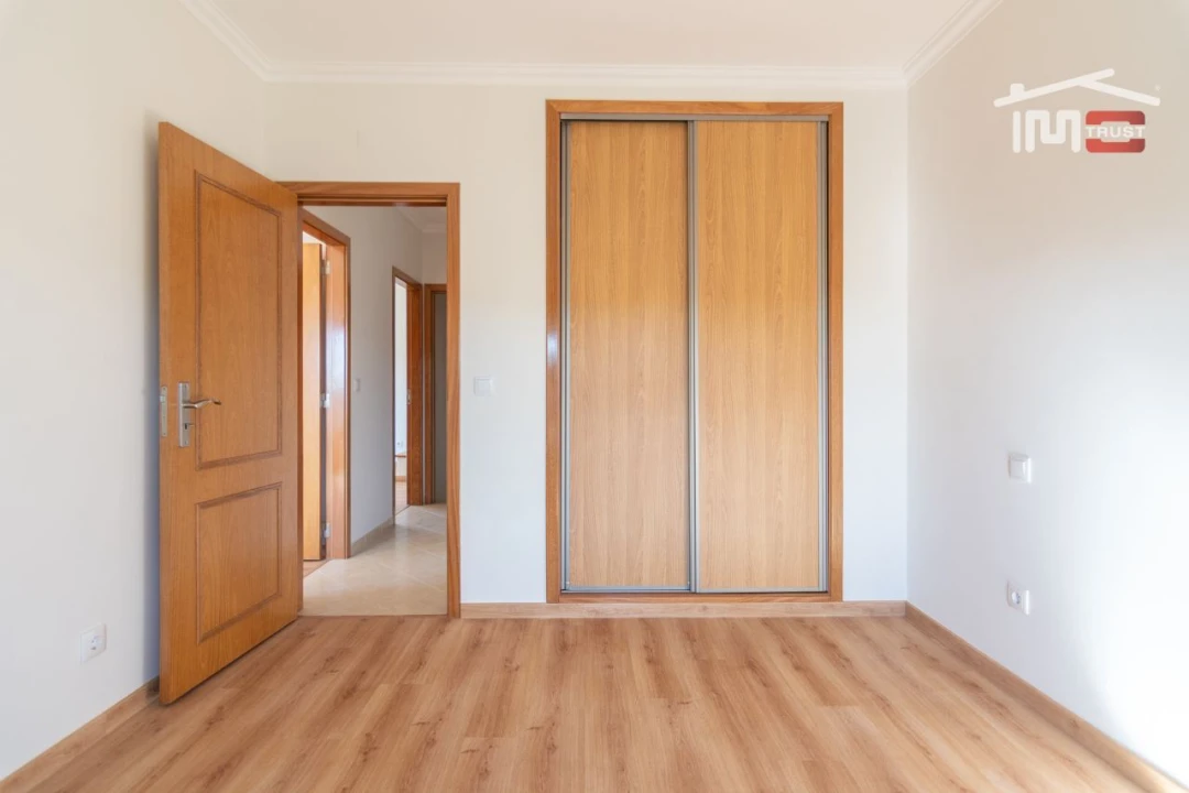 Moradia T3 para Arrendamento em Atouguia Foto 12