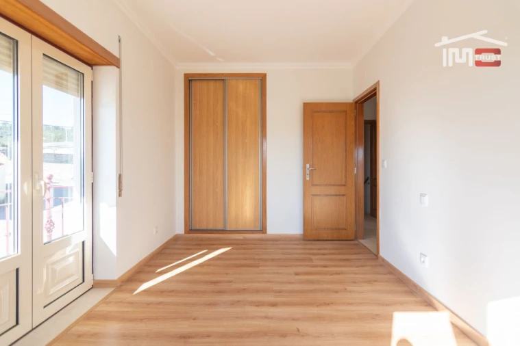 Moradia T3 para Arrendamento em Atouguia Foto 14