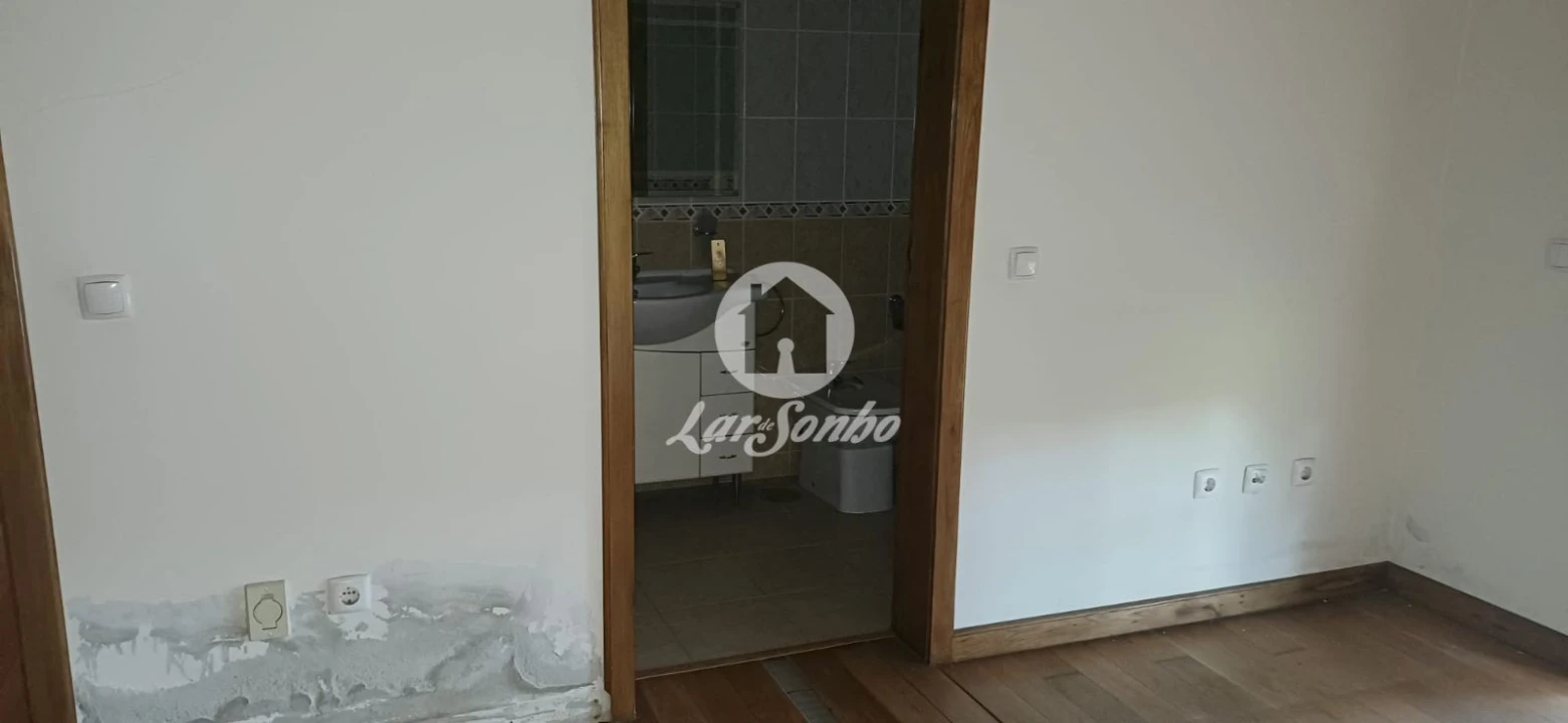 Moradia T5 para Venda em Meinedo Foto 4