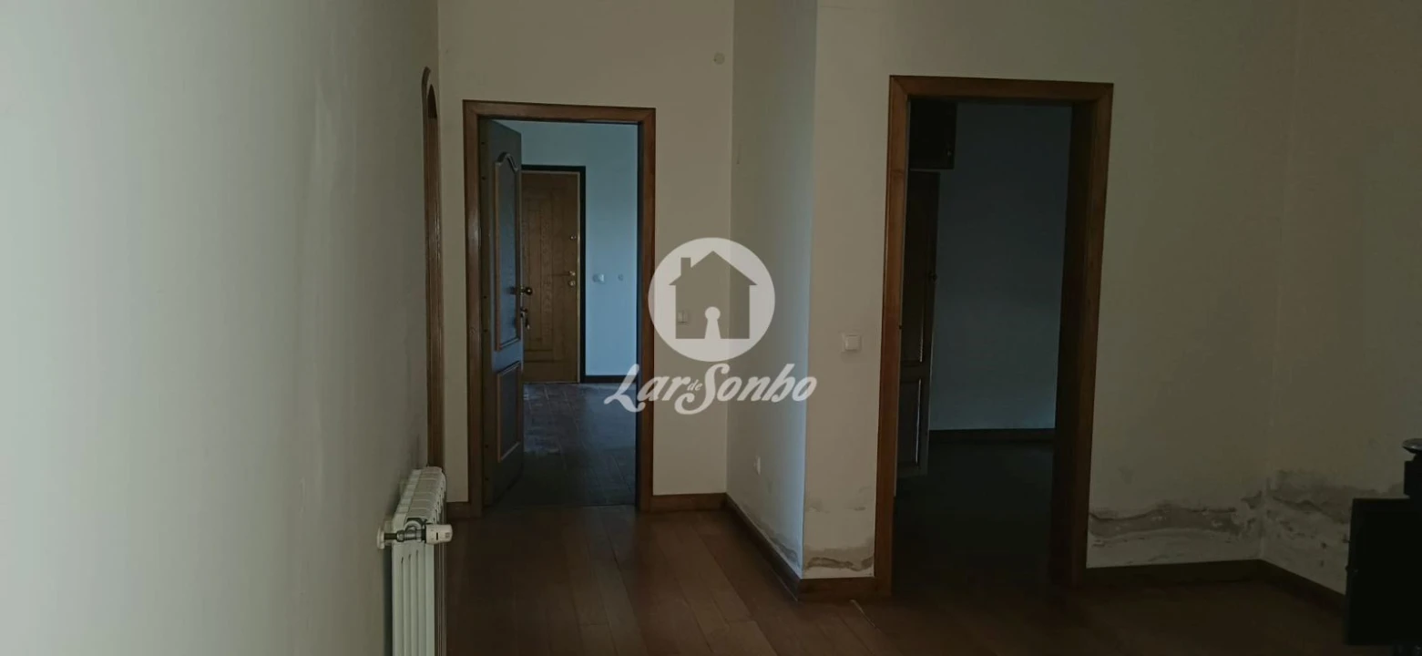 Moradia T5 para Venda em Meinedo Foto 6