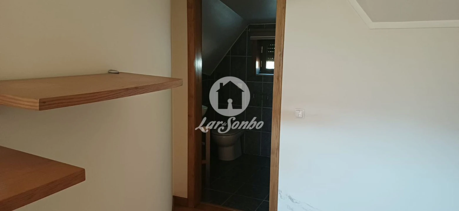 Moradia T5 para Venda em Meinedo Foto 18