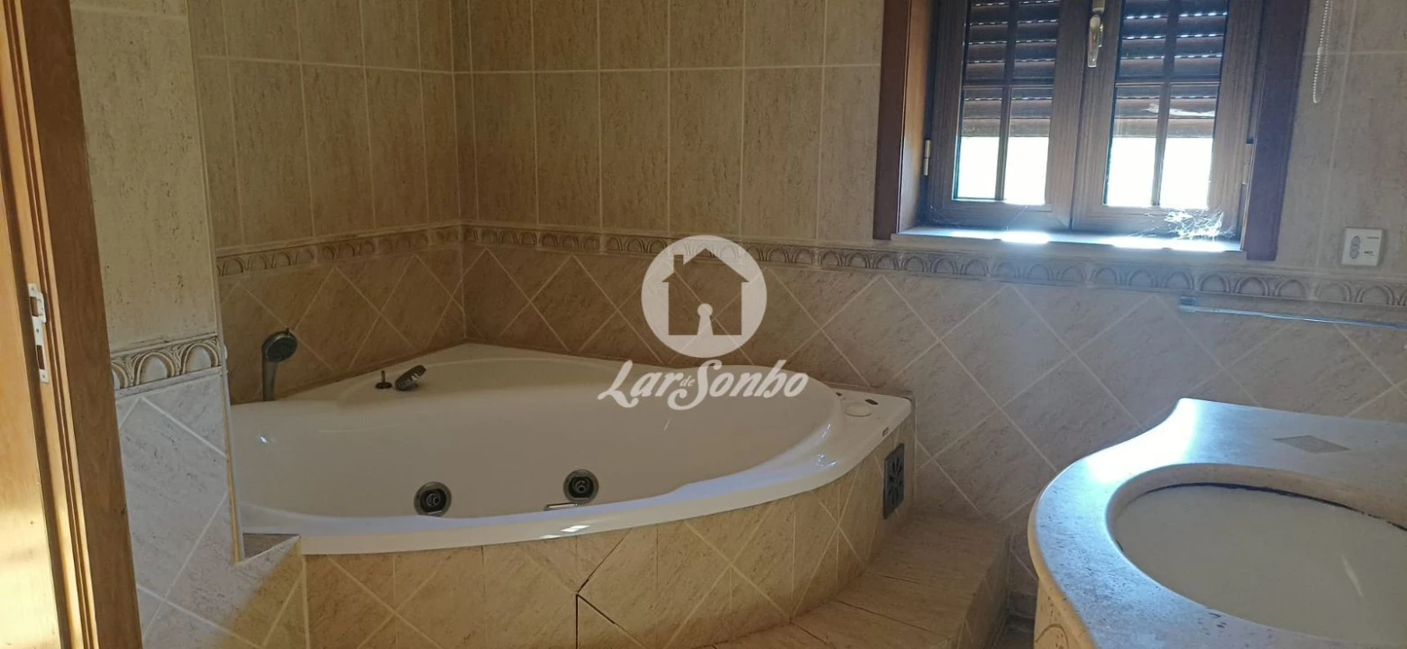 Moradia T5 para Venda em Meinedo Foto 21