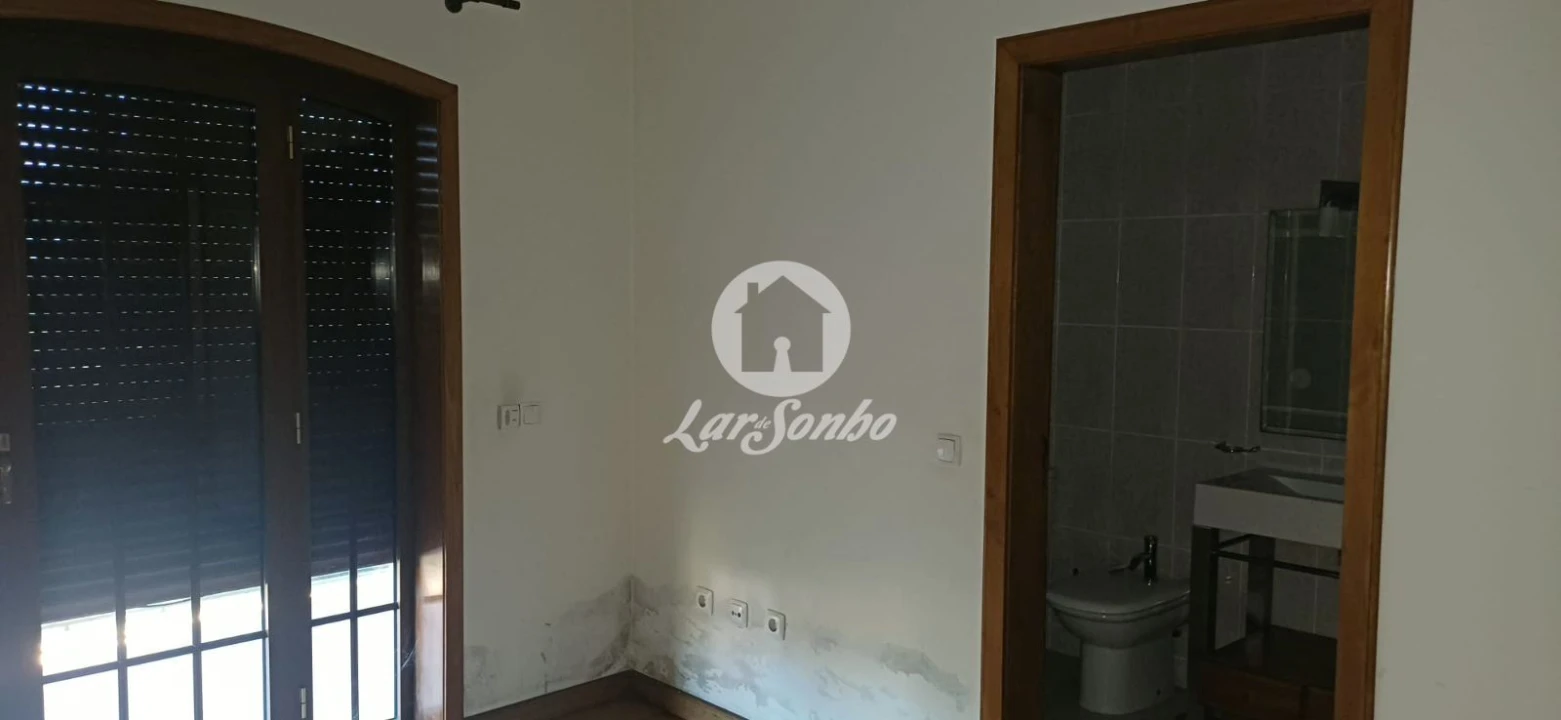 Moradia T5 para Venda em Meinedo Foto 22