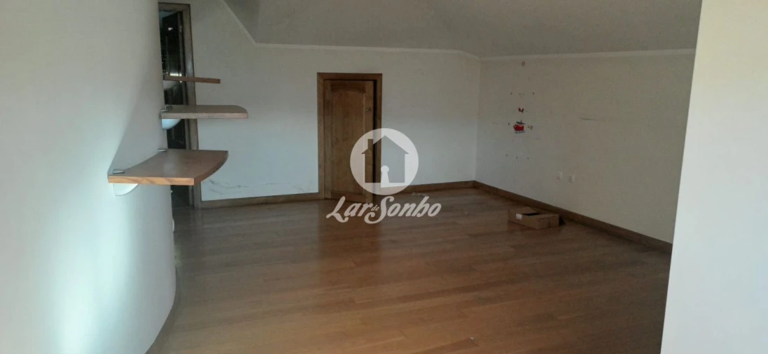 Moradia T5 para Venda em Meinedo Foto 23