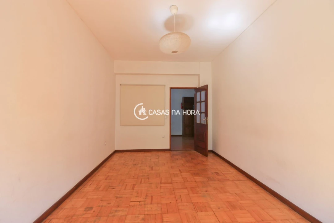 Apartamento T2 para Arrendamento em Ramalde Foto 14