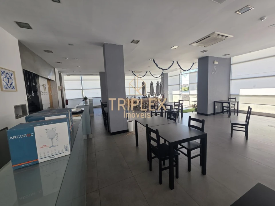 Loja para Arrendamento em Castêlo da Maia Foto 11