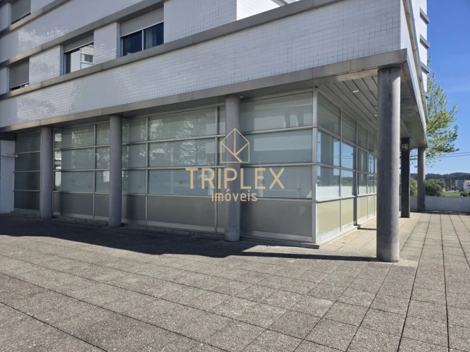 Loja para Arrendamento em Castêlo da Maia Foto 2