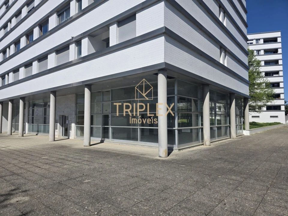 Loja para Arrendamento em Castêlo da Maia Foto 1