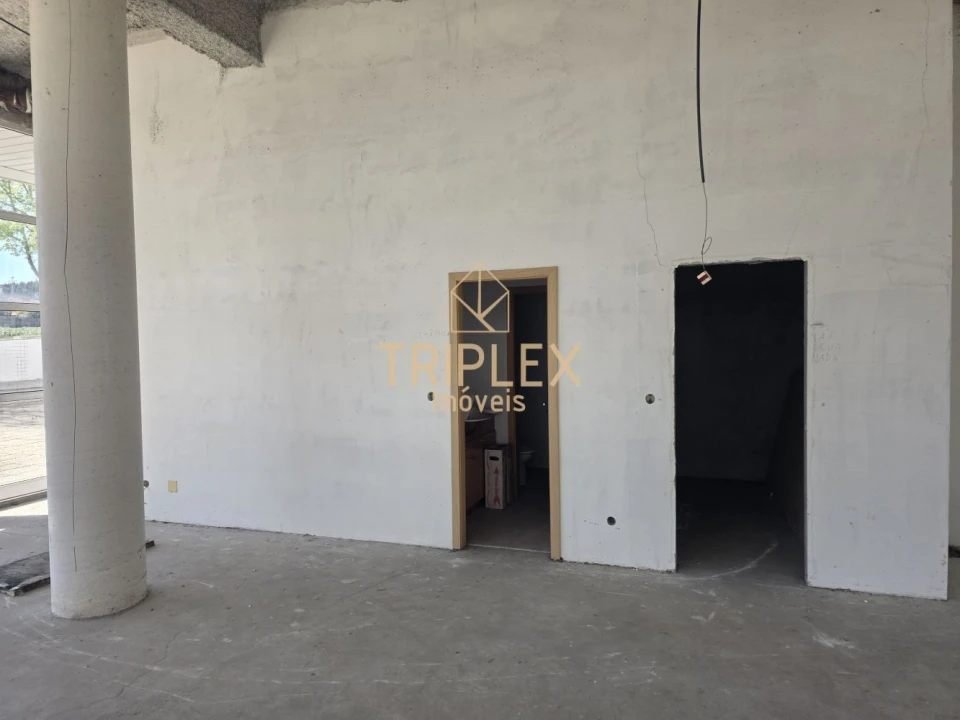 Loja para Arrendamento em Castêlo da Maia Foto 7