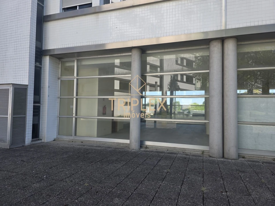 Loja para Arrendamento em Castêlo da Maia Foto 11