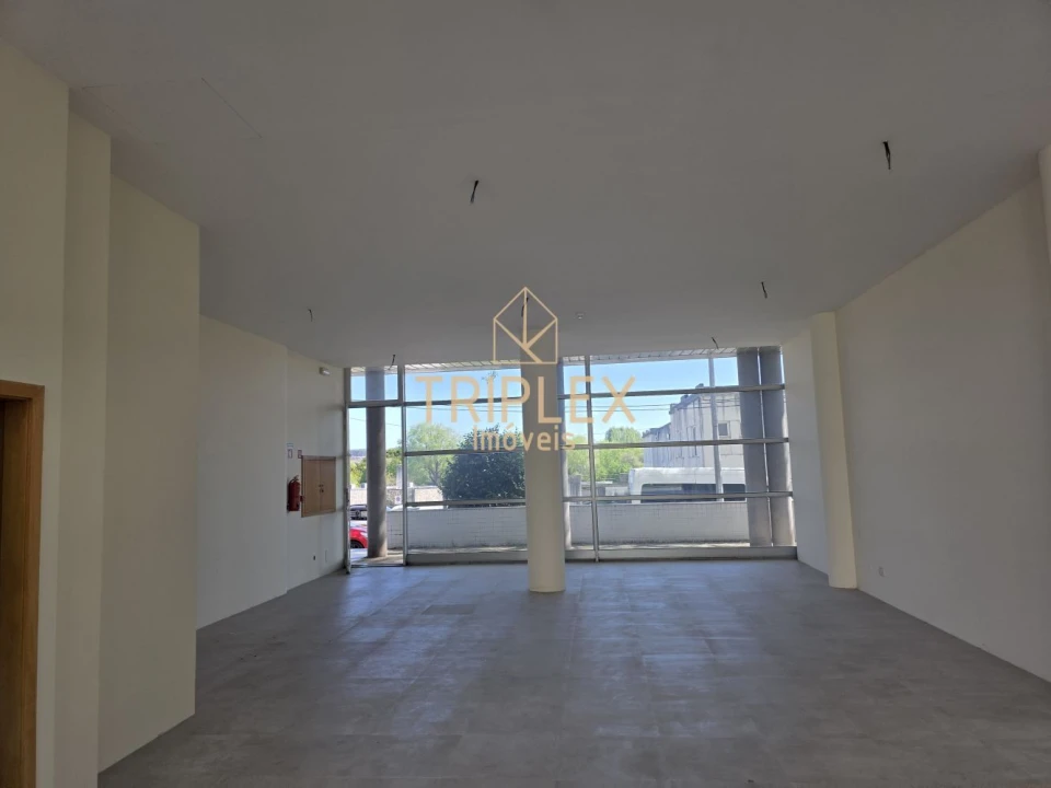 Loja para Arrendamento em Castêlo da Maia Foto 6