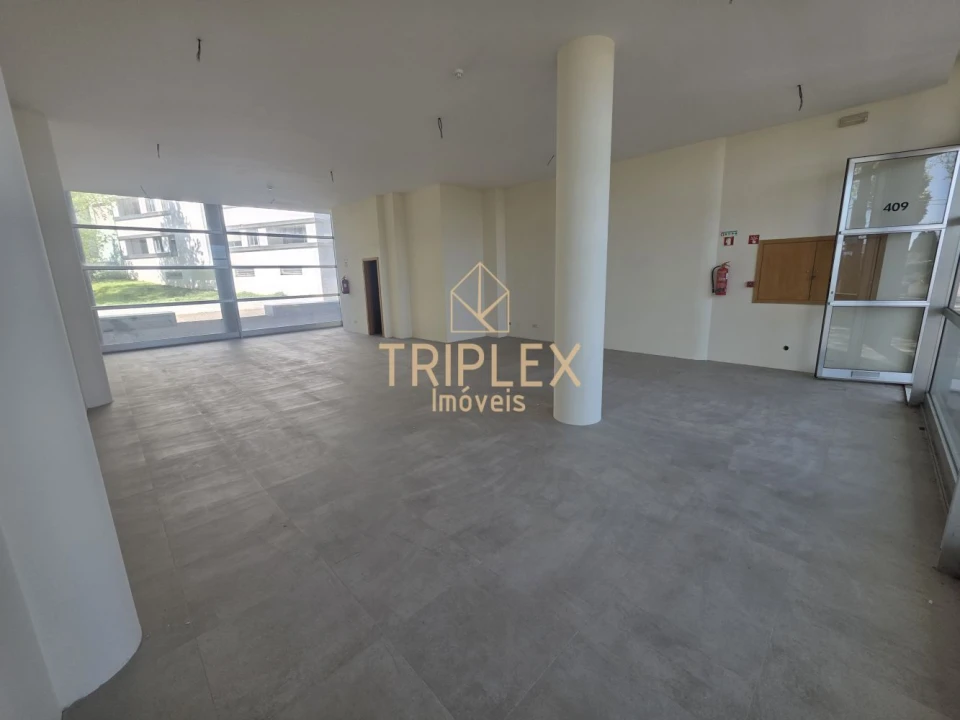 Loja para Arrendamento em Castêlo da Maia Foto 2