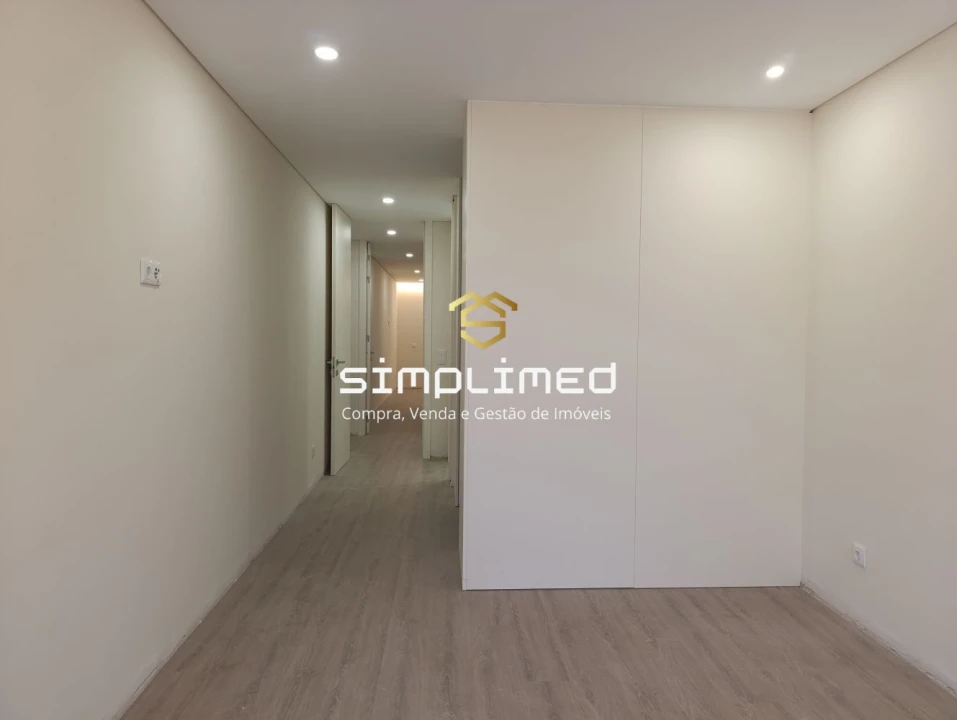 Apartamento T1 para Venda em Covilhã e Canhoso Foto 21