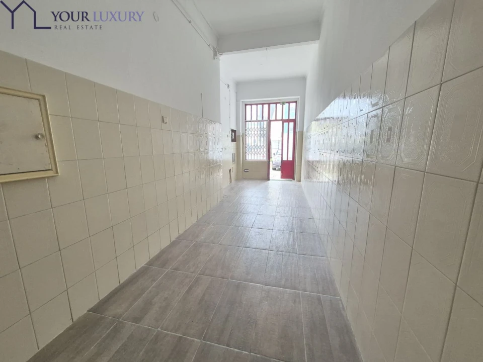 Loja para Arrendamento em Venteira Foto 18