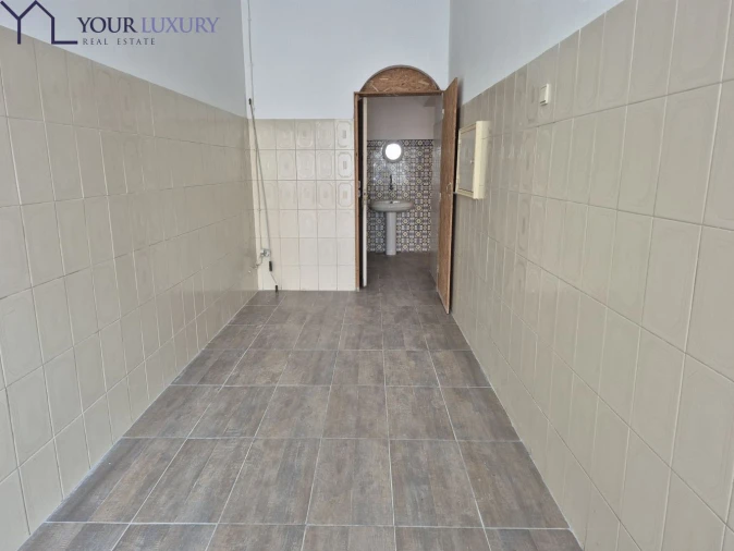 Loja para Arrendamento em Venteira Foto 2