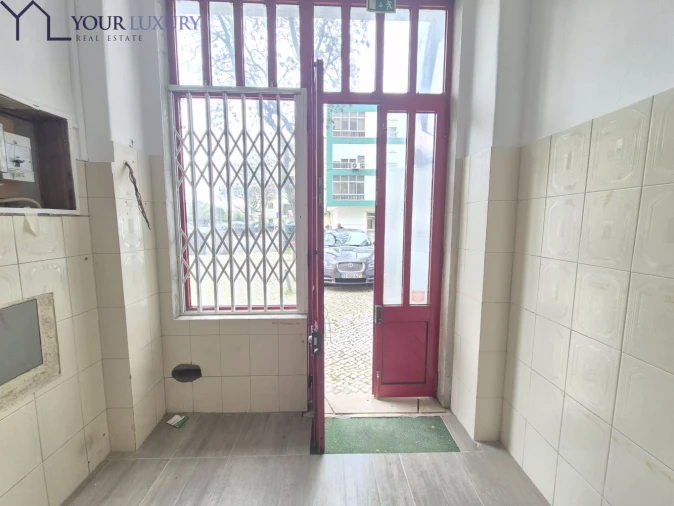 Loja para Arrendamento em Venteira Foto 19