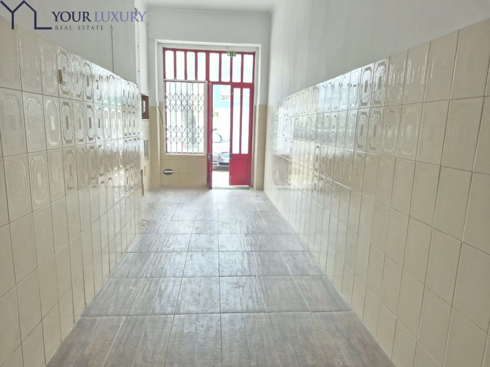 Loja para Arrendamento em Venteira Foto 1