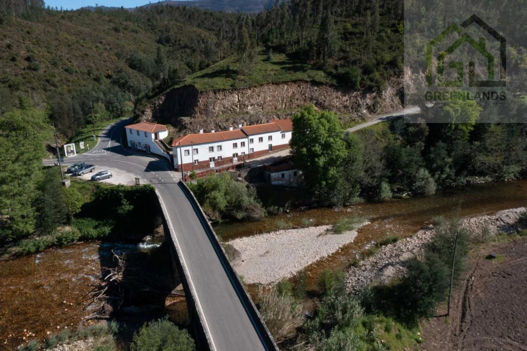 Moradia T5 para Venda em Serpins Foto 1